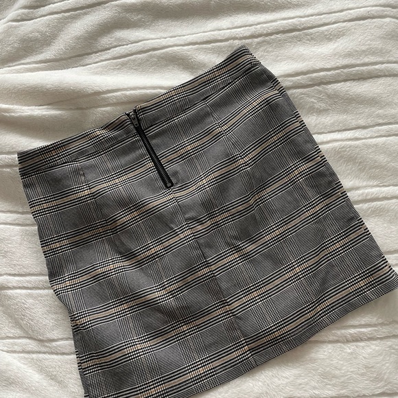 Size L, mini skirt - Picture 3 of 4